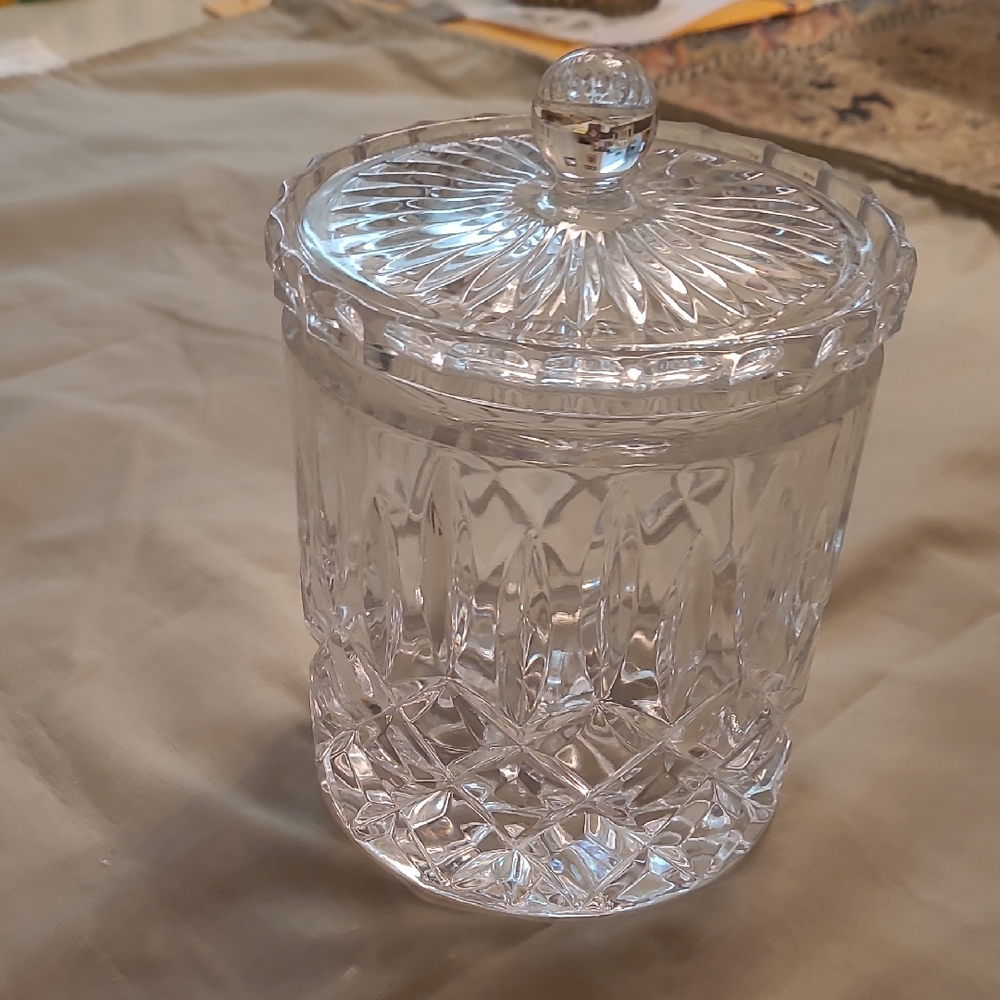 Elegant Clear Crystal Jar with Lid